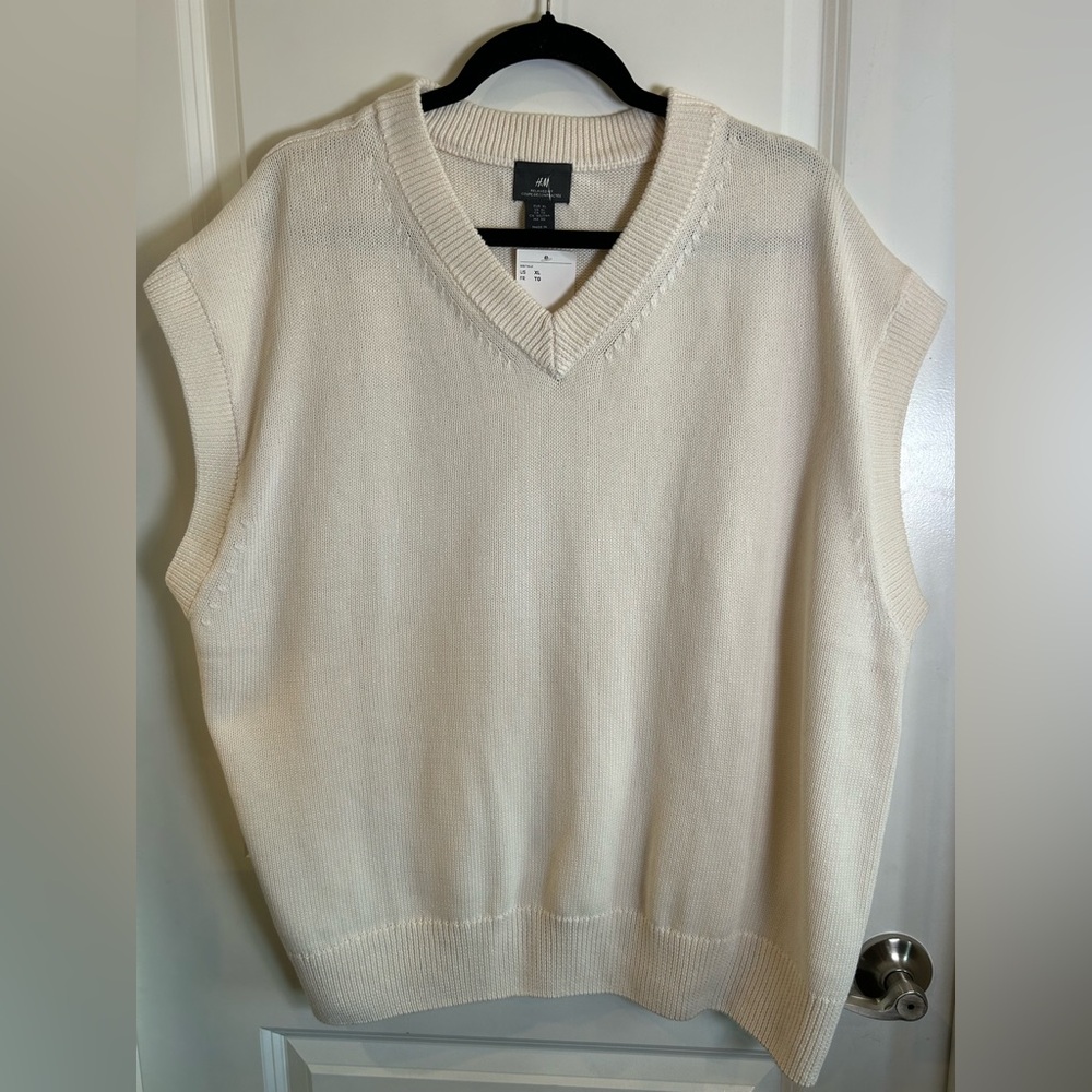 H&M Relaxed Fit V-neck Cream‎ Sweater Vest Women’s Size XL